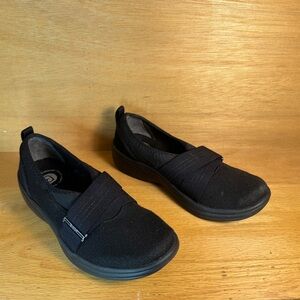 BZEES Niche III, Blacknet Slip On Sneakers - size 6 with box.  shoes
